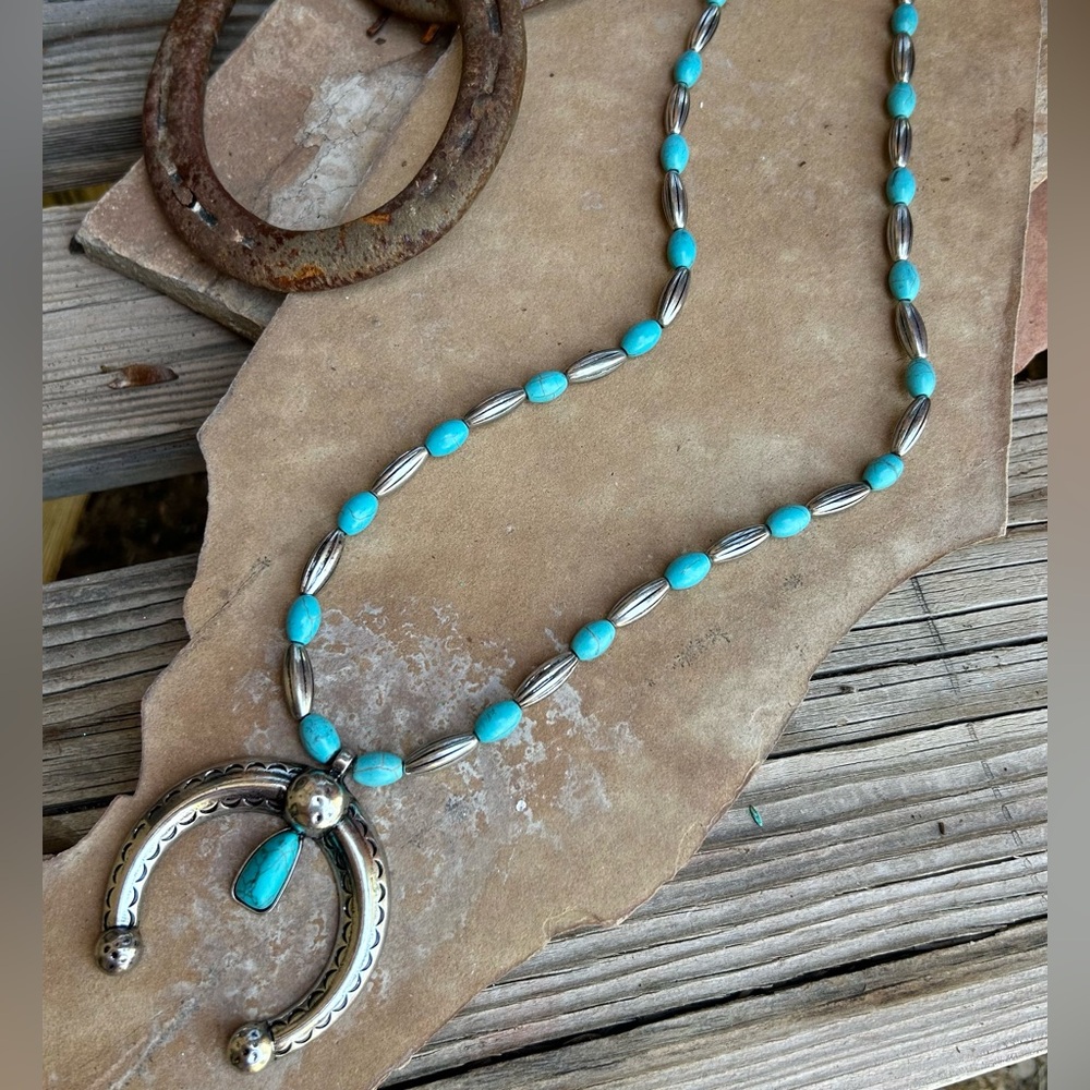 Turquoise and Silver Women's Pendant Necklace NWT - Picture 1 of 5